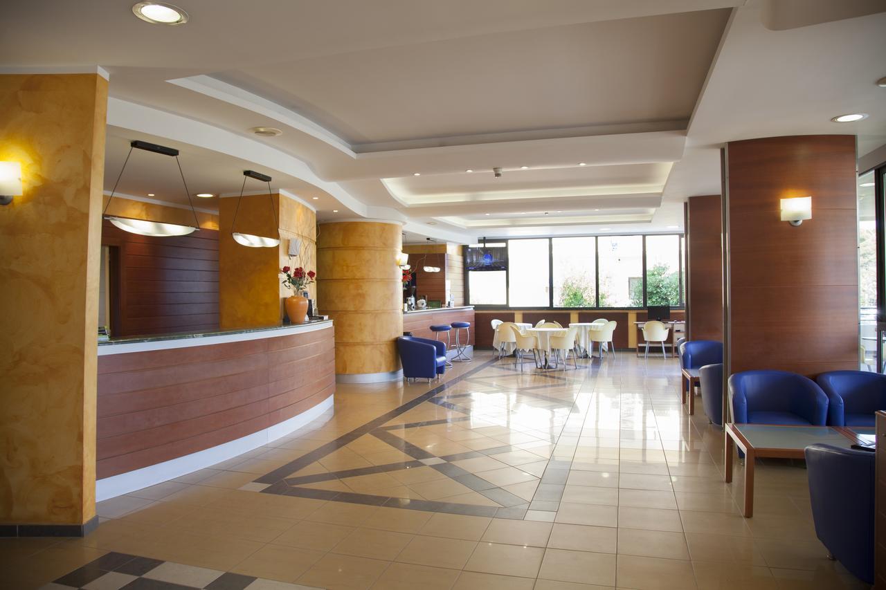Hotel Atlas Alba Adriatica Εξωτερικό φωτογραφία