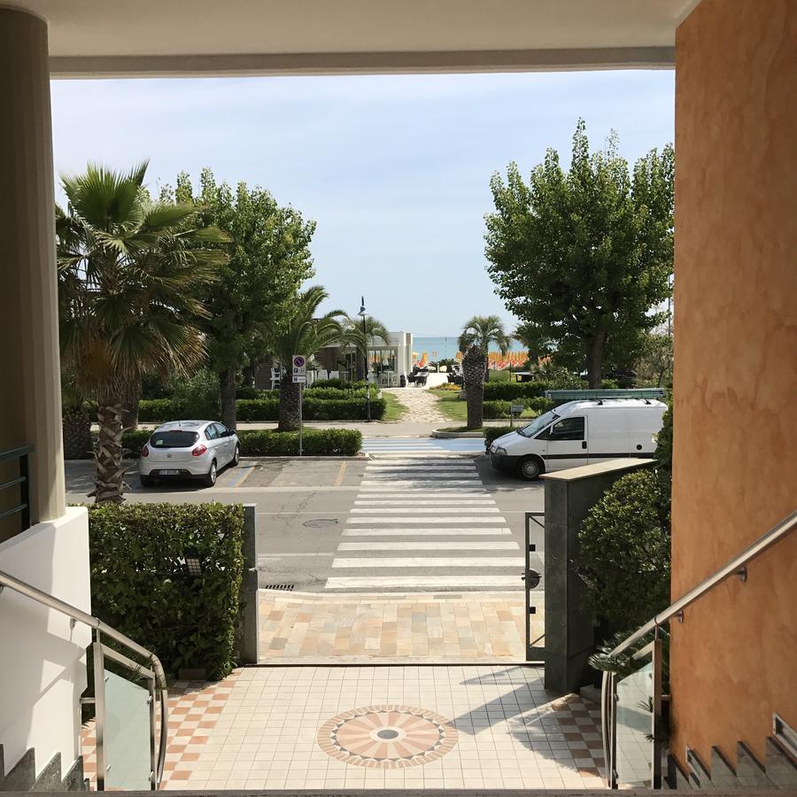 Hotel Atlas Alba Adriatica Εξωτερικό φωτογραφία