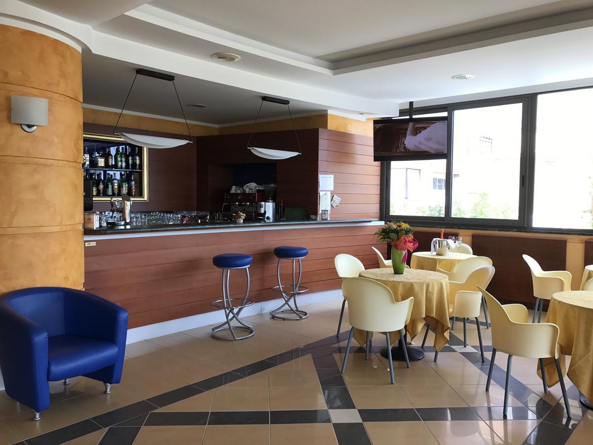Hotel Atlas Alba Adriatica Εξωτερικό φωτογραφία