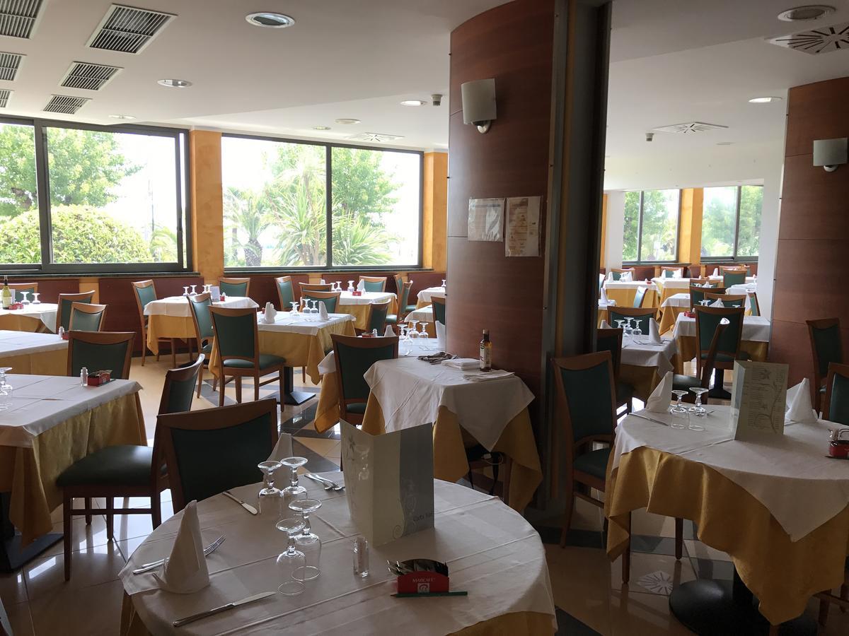 Hotel Atlas Alba Adriatica Εξωτερικό φωτογραφία