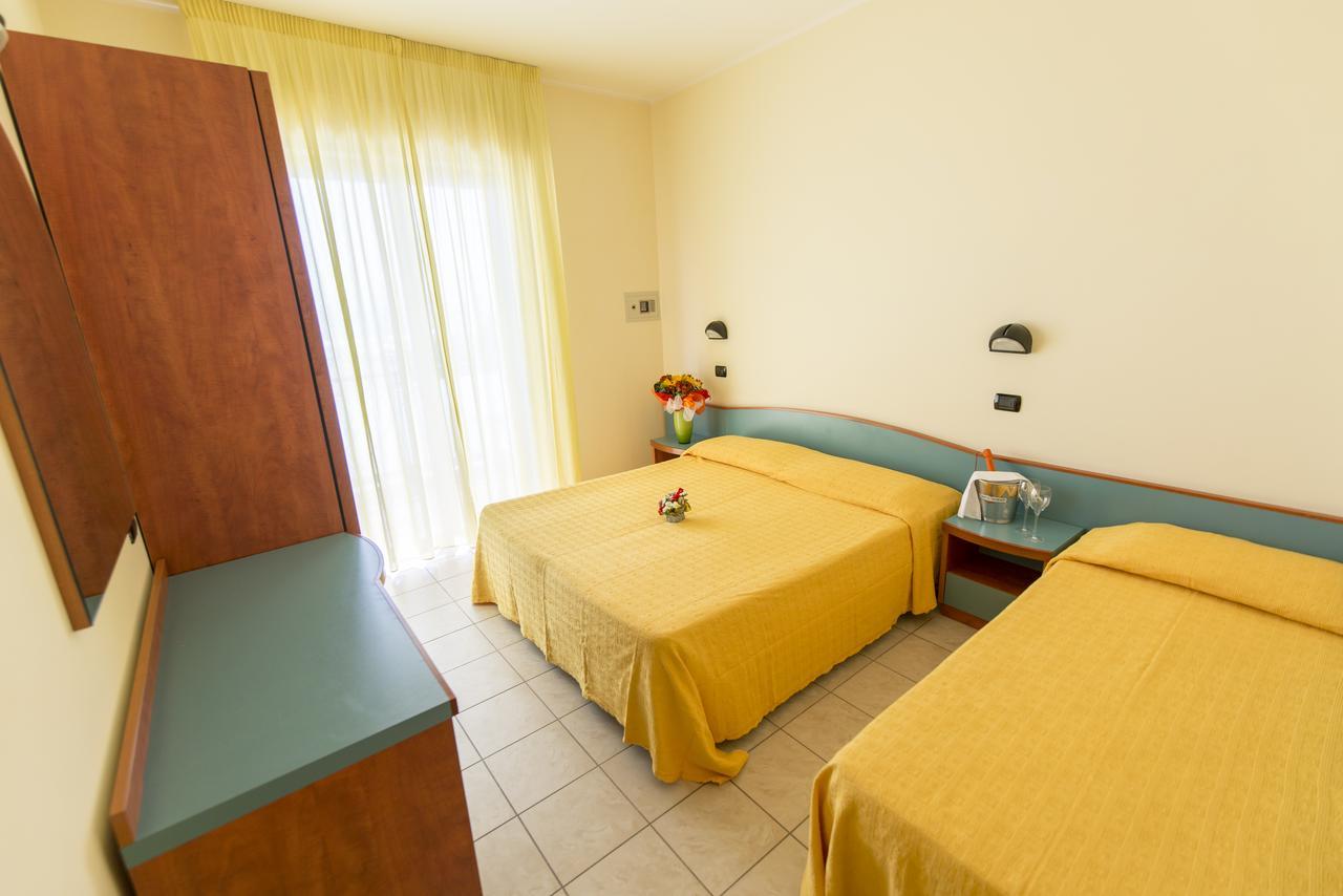 Hotel Atlas Alba Adriatica Εξωτερικό φωτογραφία