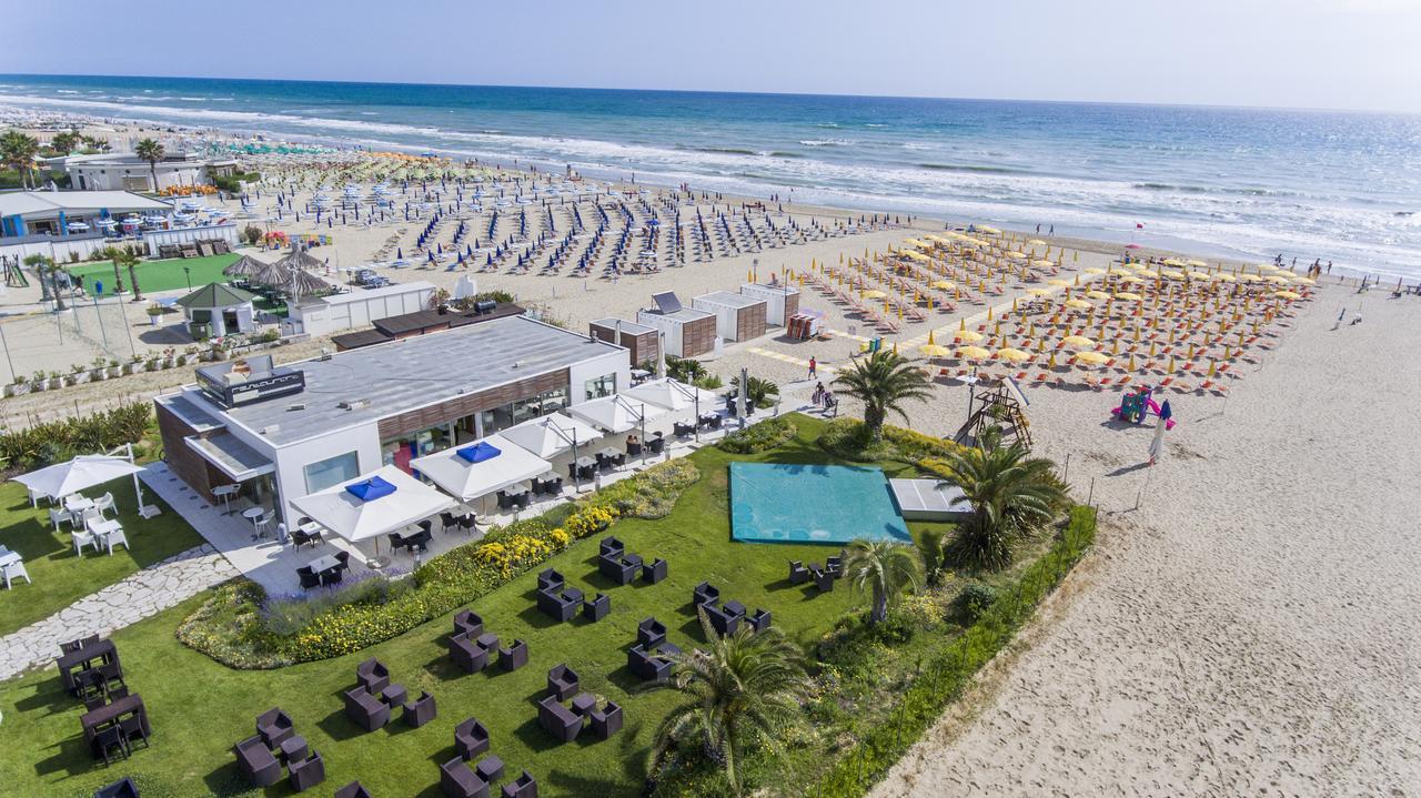 Hotel Atlas Alba Adriatica Εξωτερικό φωτογραφία