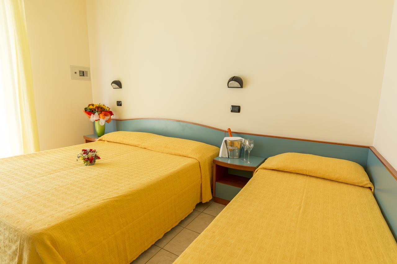 Hotel Atlas Alba Adriatica Εξωτερικό φωτογραφία