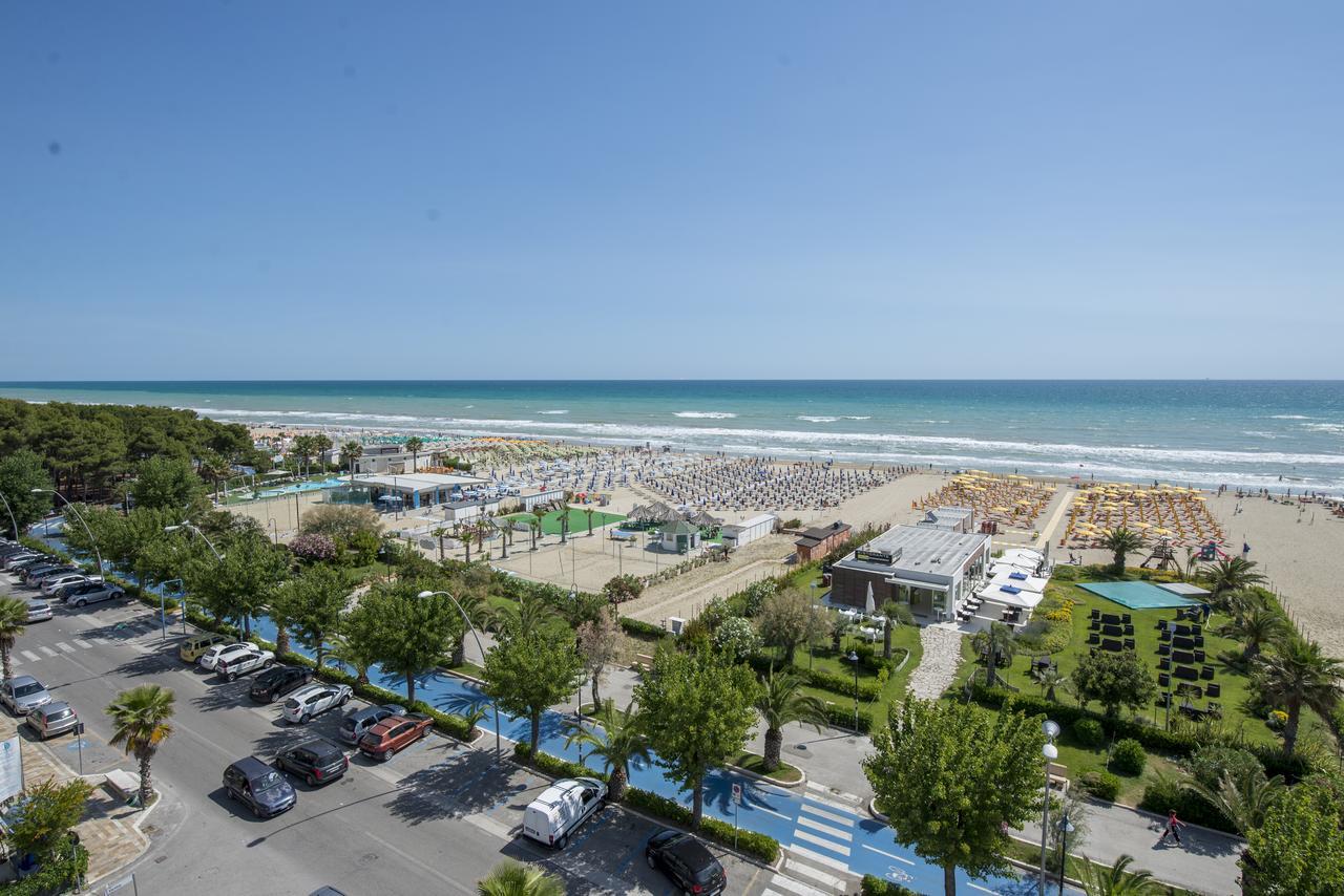 Hotel Atlas Alba Adriatica Εξωτερικό φωτογραφία
