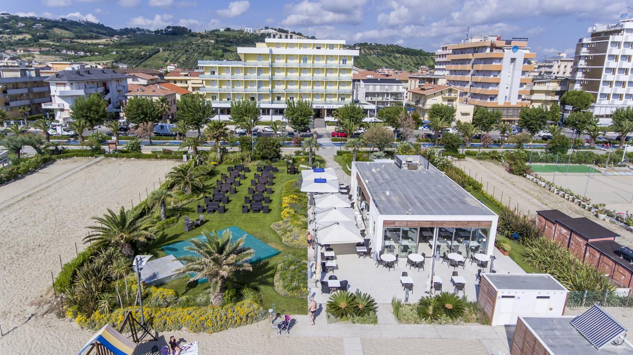 Hotel Atlas Alba Adriatica Εξωτερικό φωτογραφία