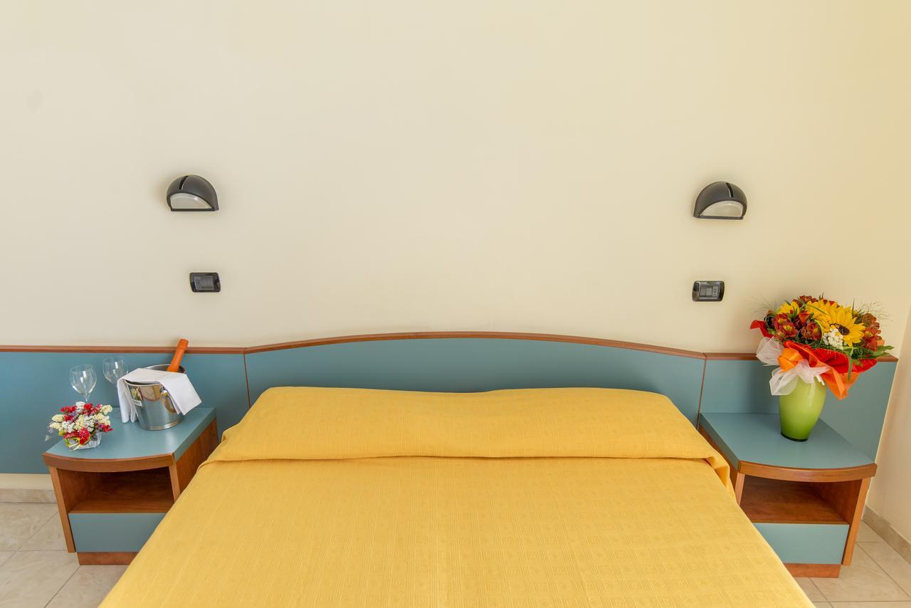 Hotel Atlas Alba Adriatica Εξωτερικό φωτογραφία