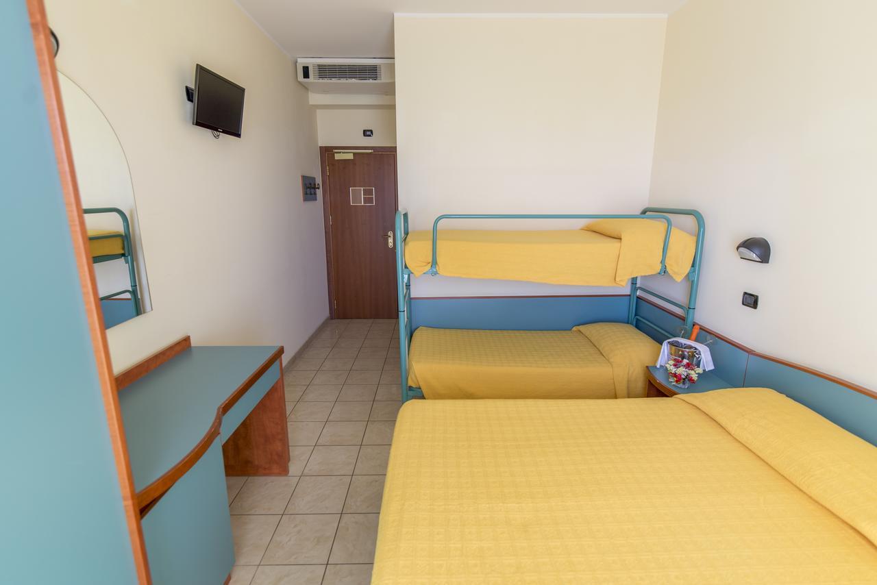 Hotel Atlas Alba Adriatica Εξωτερικό φωτογραφία