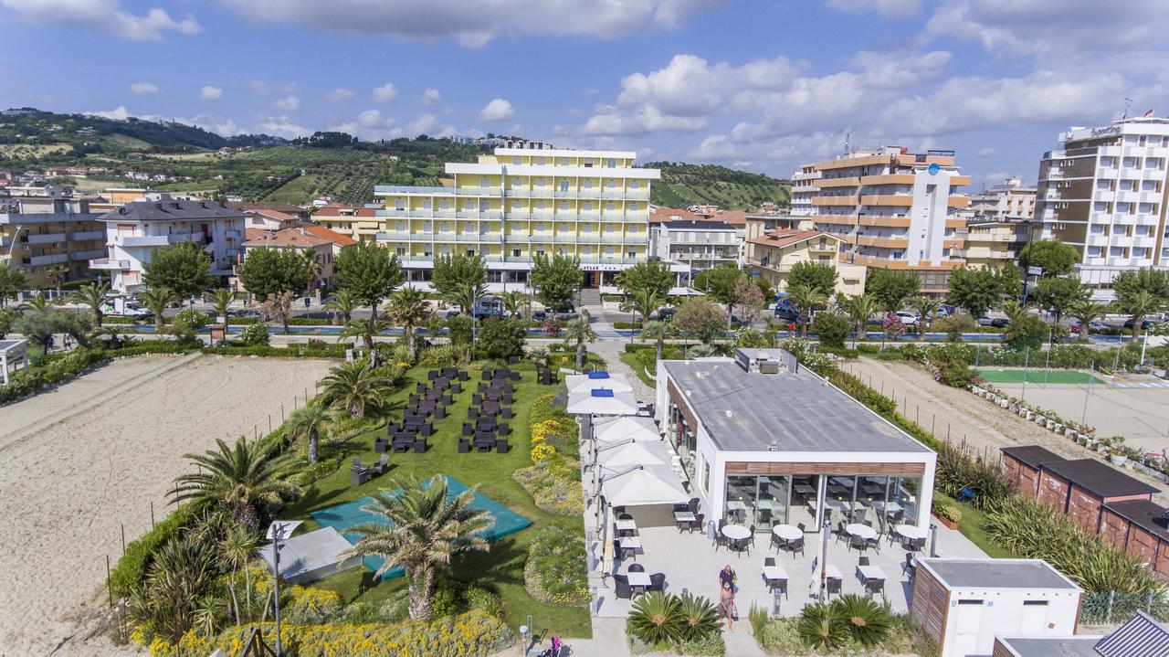 Hotel Atlas Alba Adriatica Εξωτερικό φωτογραφία
