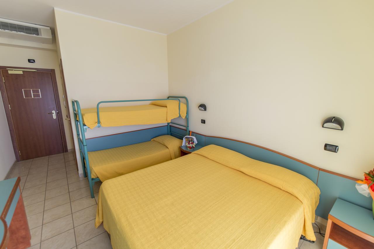Hotel Atlas Alba Adriatica Εξωτερικό φωτογραφία