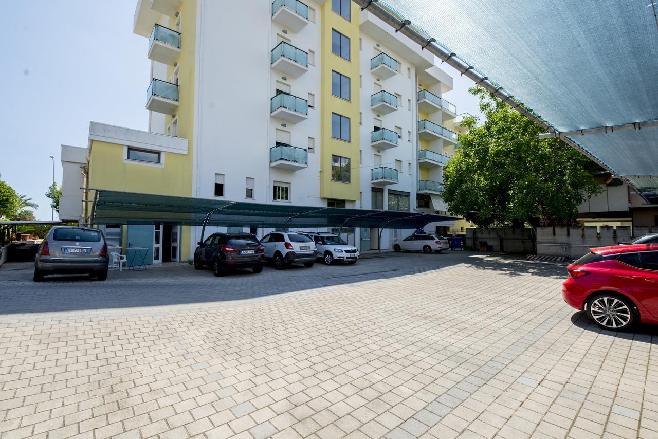 Hotel Atlas Alba Adriatica Εξωτερικό φωτογραφία
