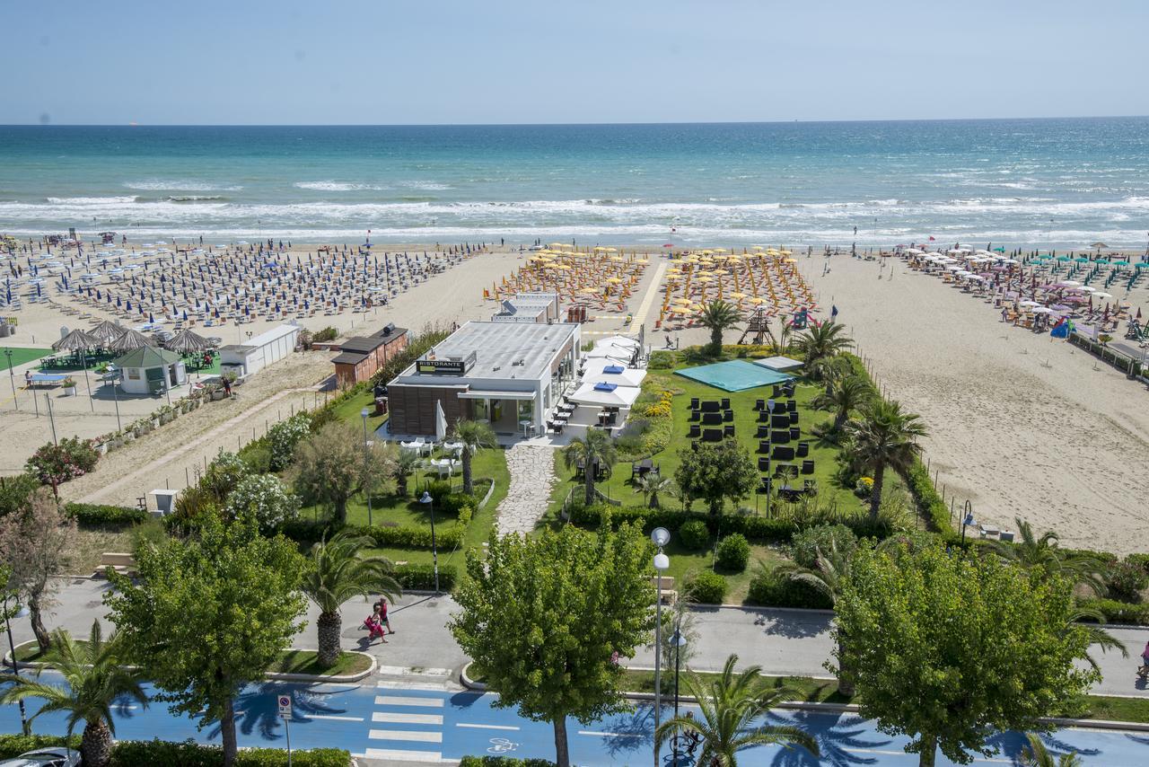 Hotel Atlas Alba Adriatica Εξωτερικό φωτογραφία